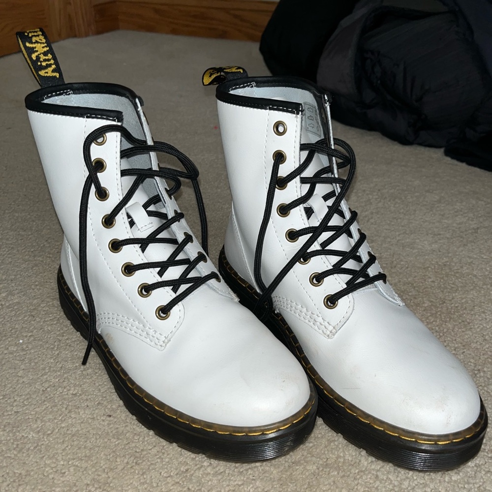 DR MARTENS. white never worn. size 8W.